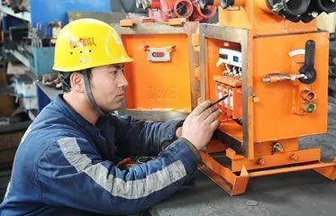 安全警鐘長鳴 電路檢修存風險，專業電工亦須防“觸電”